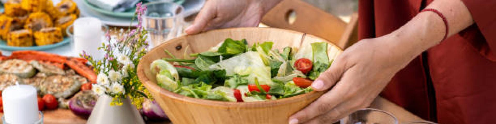 salad sets istockphoto-1328754175-612x612