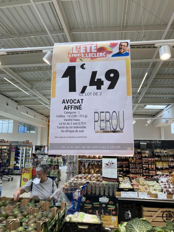 Promotion in French hypermarket for large-sized avocados