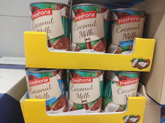 Figure 4: Regular and light canned private label coconut milk sold by Lidl