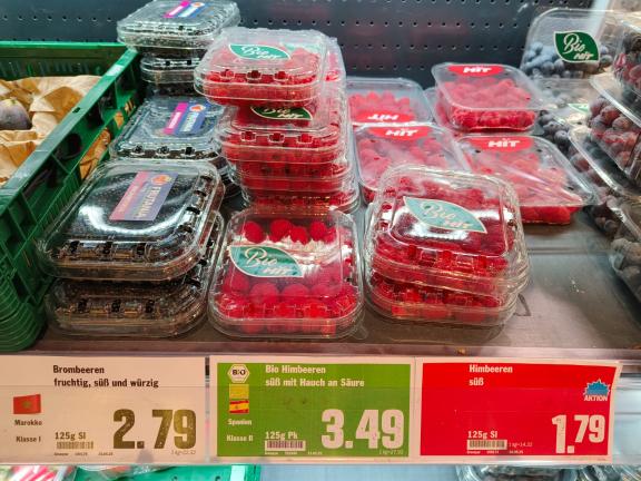 Figure 7: Conventional and organic raspberries and blackberries assortment at Hit supermarket in Germany