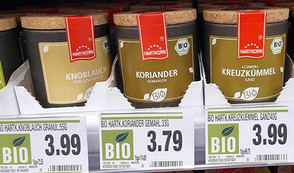 Figure 1 Organic-certified dried garlic in a German mainstream supermarket