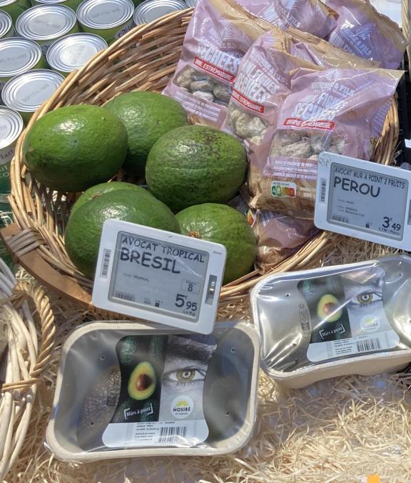 Figure 8 - Large tropical avocados next to packaged ready-to-eat avocados in a French supermarket