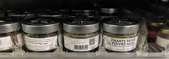 Figure 6 - Organic black peppercorns in premium glass jars with indication of origin (North Vietnam)