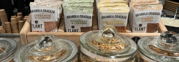 Figure 6 - Organic granola crackers with cinnamon