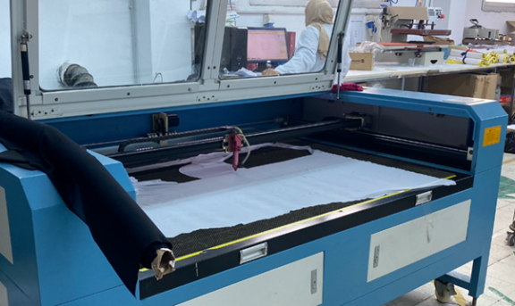 A laser cutting machine for cutting fabric for clothes