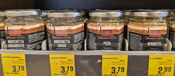  Spice brand offering 4 different Italian mixes with oregano
